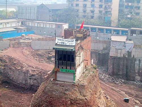 The owners of this 'nail house' refused to obey an eviction order, thwarting plans for a shopping mall. (© Zhou Shuguang)